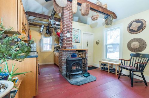 23 Hl St, Dover NH 03820-3111 exterior