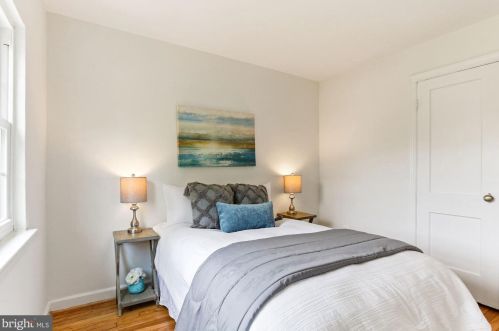 18 Masonic Vw Ave, Alexandria VA 22301-2204 exterior