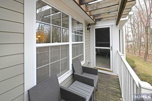 1422 York St, Mahwah NJ 07430-3268 exterior