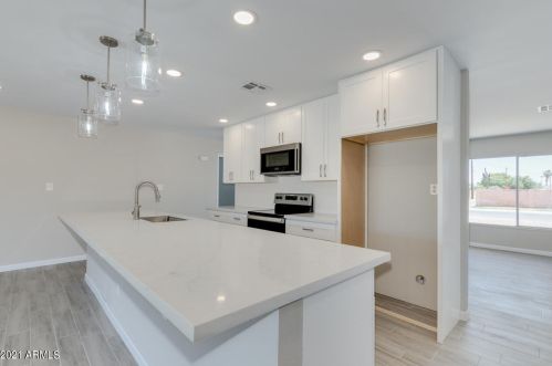 5602 42nd Ln, Phoenix AZ  85019-2001 exterior