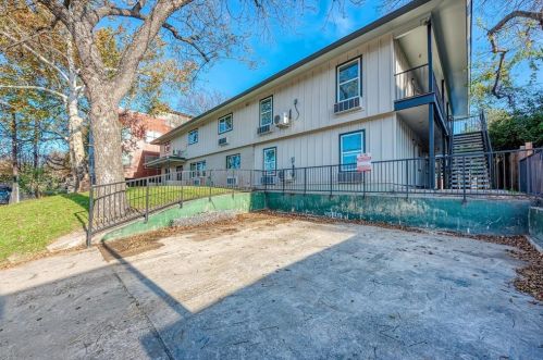 306 30th St, Austin, TX 78705-3811