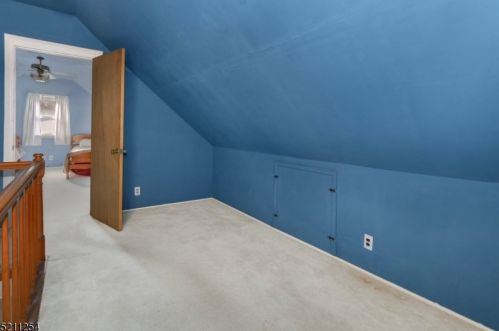 47 Dawn Dr, Clark NJ 07066-1401 exterior