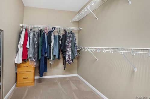 823 Cyn Crk Dr, Holly MI 48442-1560 exterior