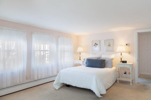 65 Phelps Rd, Middletown RI 02842-5448 exterior