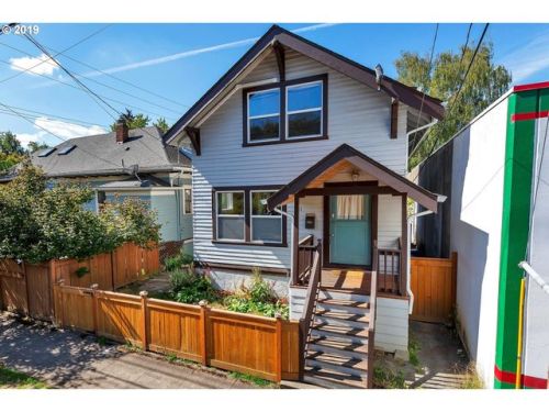 921 38th Ave, Portland OR  97214-4314 exterior