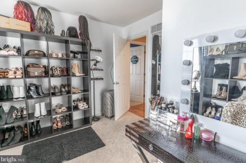 1121 Sunwood Ln, Lancaster PA  17601-7104 exterior