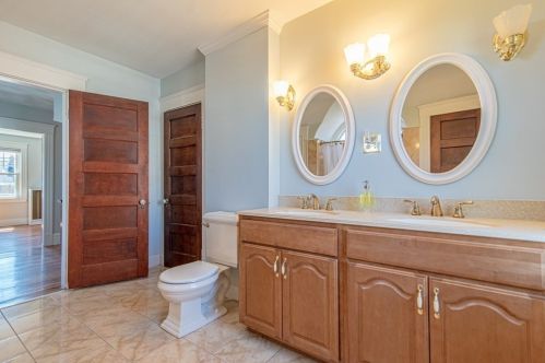 201 Longmeadow St, Springfield MA 01106-1337 exterior