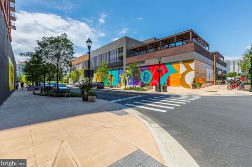 10201 Grosvenor Pl, Rockville MD 20852-4600 exterior