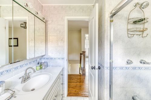 180 Cockonoe Ave, Babylon NY 11702-1904 exterior