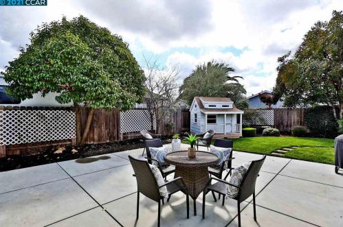 1869 Larkspur Ct, Concord CA 94519-1104 exterior