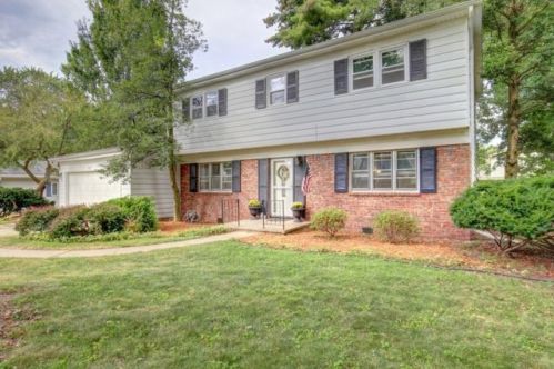 903 Holiday Dr, Champaign, IL 61821-4219