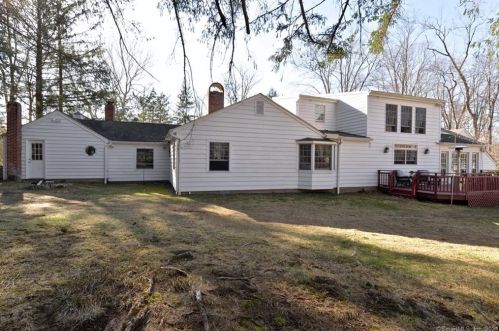 668 Ridgebury Rd, Ridgefield CT 06877-1117 exterior