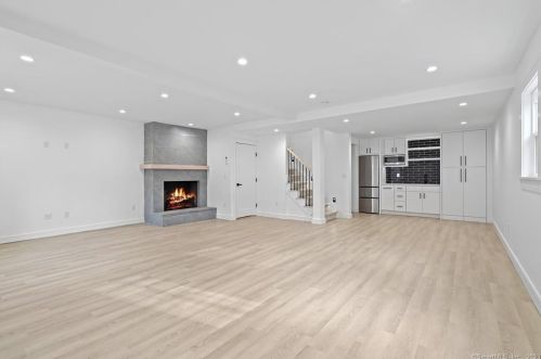 37 Walnut Hill Rd, Ridgefield CT  06877-2906 exterior