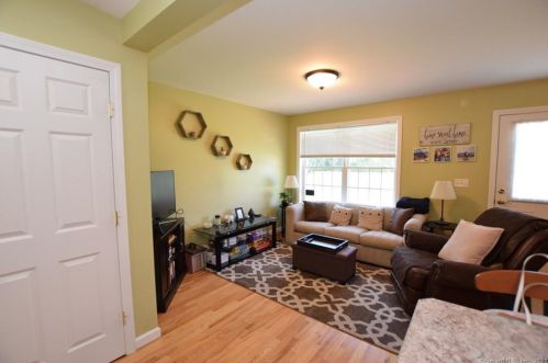 125 Woodland St, Manchester CT  06042-3014 exterior