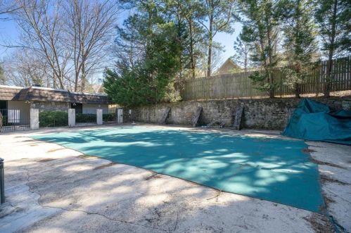 725 Dalrymple Rd, Atlanta GA  30328-1400 exterior