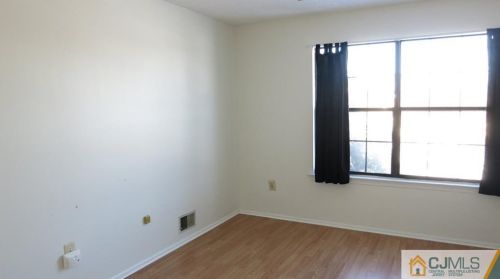 363 Lancaster Ct, Piscataway NJ  08854-6224 exterior