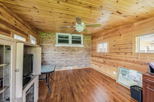 8236 Berwyn Ave, Chicago IL 60656-1455 exterior