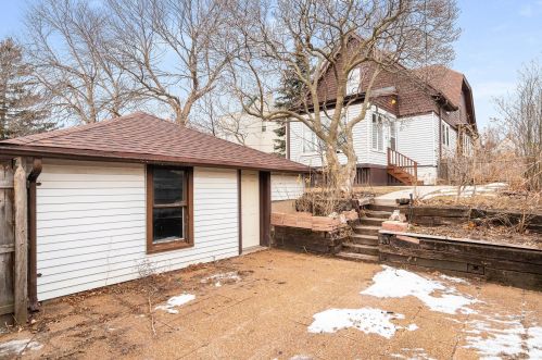 3253 Newhall St, Milwaukee WI 53211-3043 exterior