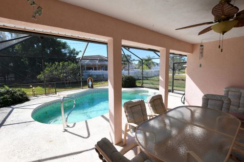 3106 Mall Ter, Fort Pierce FL 34984-6347 exterior