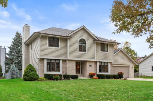 2040 103rd Ct, Milwaukee, WI 53227-1259