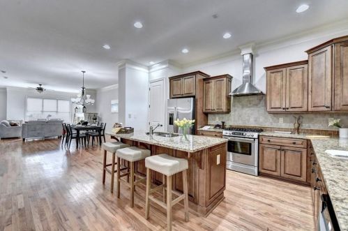 6033 City Walk Ln, Atlanta GA 30328 exterior