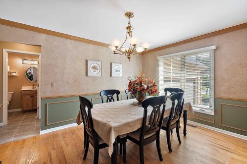 1039 Bloomview Cir, Rochester MI 48307-1728 exterior