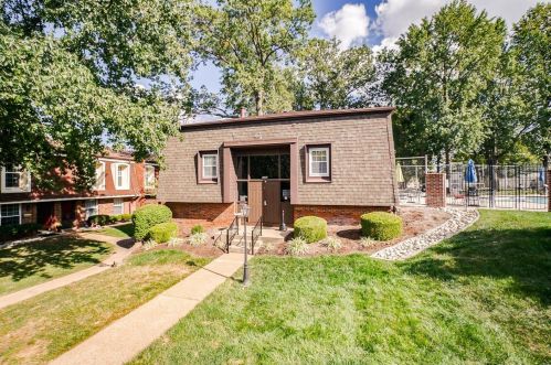 4263 Frst De Vl Dr, Saint Louis MO 63129-1805 exterior