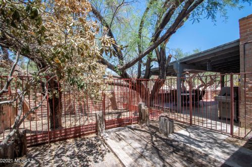 8901 Bears Path Rd, Tucson AZ  85749-8139 exterior