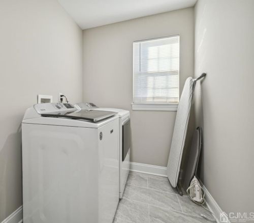 405 Prospect Ave, Green Brook NJ  08812-1529 exterior