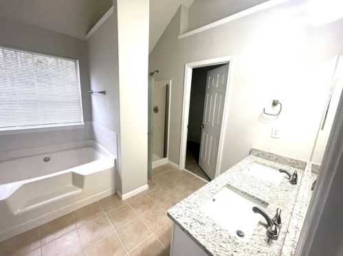 1623 Rogers Crossing Dr, Lithonia GA  30058-7011 exterior