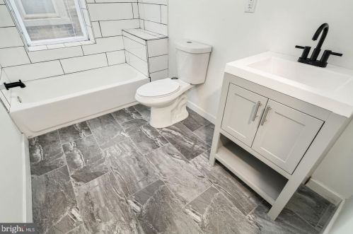 6019 Catharine St, Philadelphia PA 19147-2910 exterior