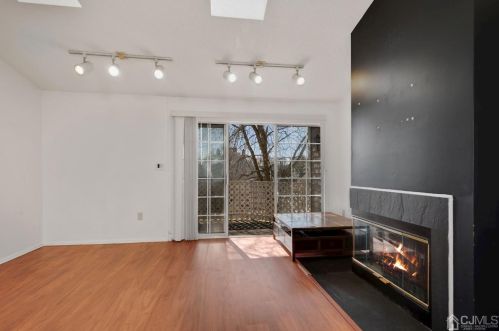 242 Kempsey Dr, New Brunswick NJ  08902-4220 exterior