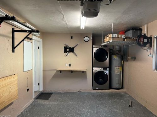 1160 Michigan Ave, Naples FL 34103-3873 exterior