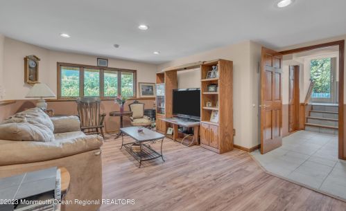 11 Arlene Dr, West Long Branch NJ 07764-1158 exterior