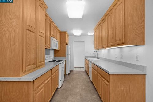 3948 Majestic Dr, Concord CA  94519-1214 exterior