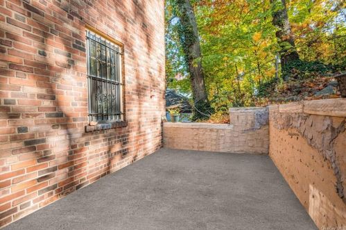 256 260th St, Bronx NY 10471-1822 exterior