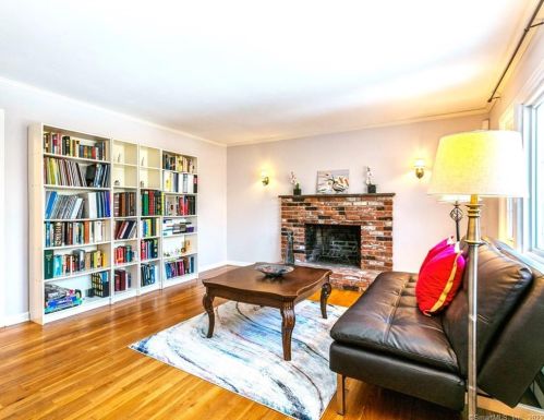 140 Bennetts Farm Rd, Ridgefield CT 06877-1512 exterior