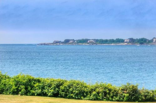 333 Tuckerman Ave, Middletown RI 02842-6049 exterior