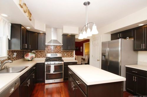 16 Highland Ave, Ellington CT 06029-3796 exterior