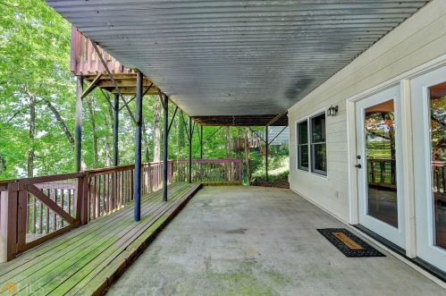 8388 Lake Dr, Lithonia GA  30039-5724 exterior