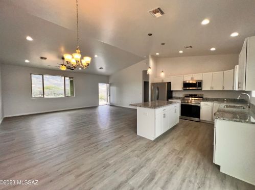 36696 Calle Diamante, Tucson AZ  85739-1323 exterior