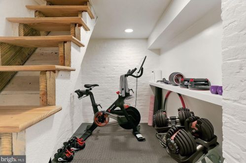 204 Royal St, Alexandria VA  22314-2627 exterior