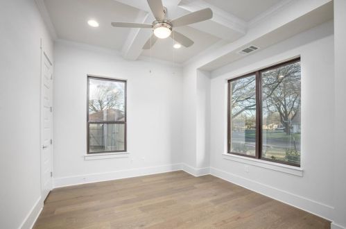 2011 Belford Dr, Austin TX 78757-8207 exterior