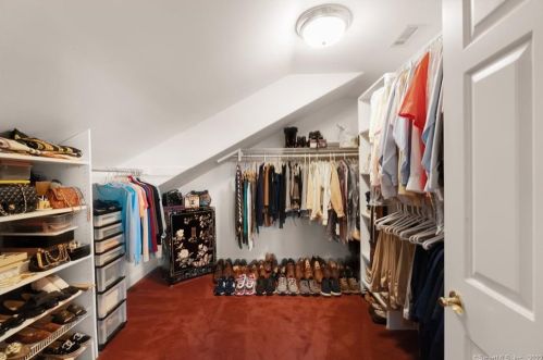 650 Gulf St, Milford CT 06460-7270 exterior