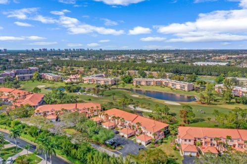 368 Woodshire Ln, Naples FL 34105-7451 exterior