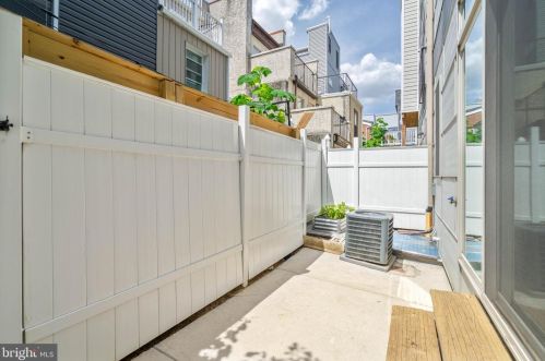 854 Leithgow St, Philadelphia PA 19123-2127 exterior