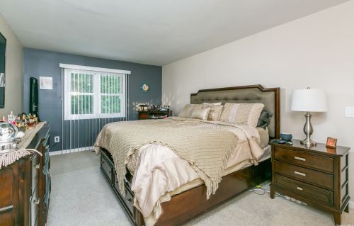 156 Alicia Dr, Babylon NY 11703-4035 exterior