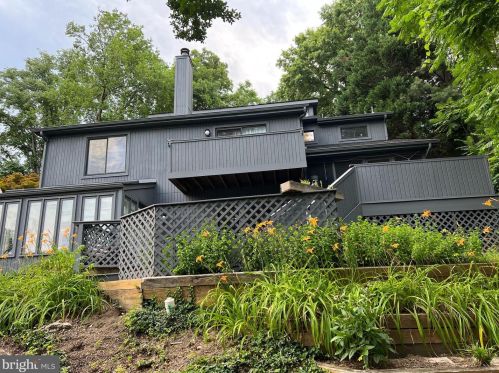 203 Glendale Ave, Alexandria VA  22301-2452 exterior