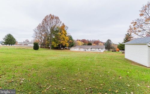 33 Vly Vw Dr, Hanover PA 17331-8307 exterior