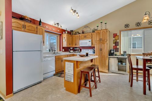 606 7th St, Sartell MN 56377-1517 exterior